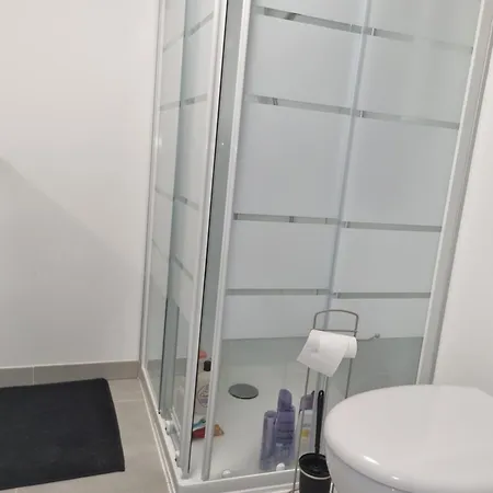 Granville, Sous-sol Amenage En Bel Lejlighed Granville