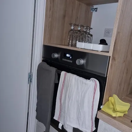 Granville, Sous-sol Amenage En Bel Lejlighed Granville