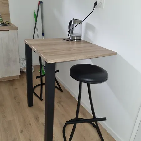 Granville, Sous-sol Amenage En Bel Apartment