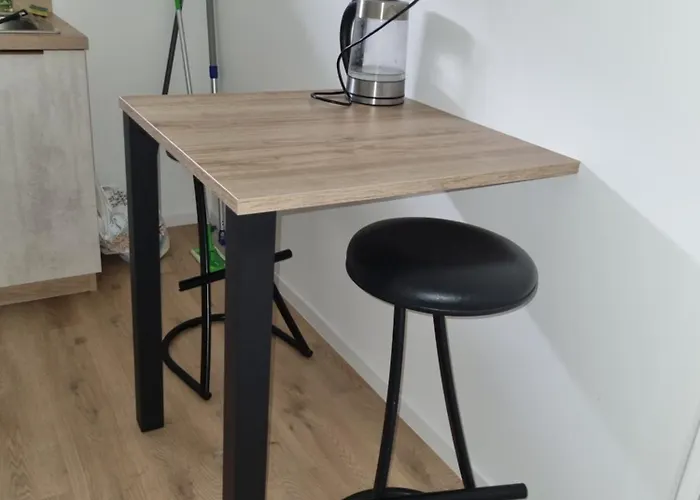 Granville, Sous-sol Amenage En Bel Apartment